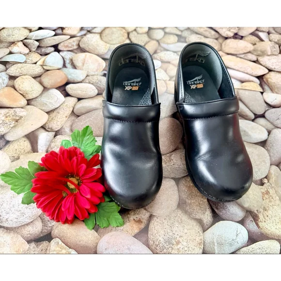 DANSKO BLACK CLOGS-SIZE 40 - Picture 2 of 9